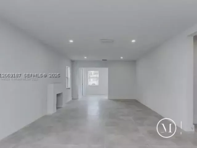 Продажа дома по адресу 460 NW 82nd Ter - фото 9262342