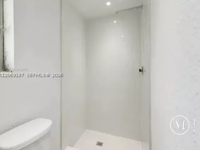 Продажа дома по адресу 460 NW 82nd Ter - фото 9262346