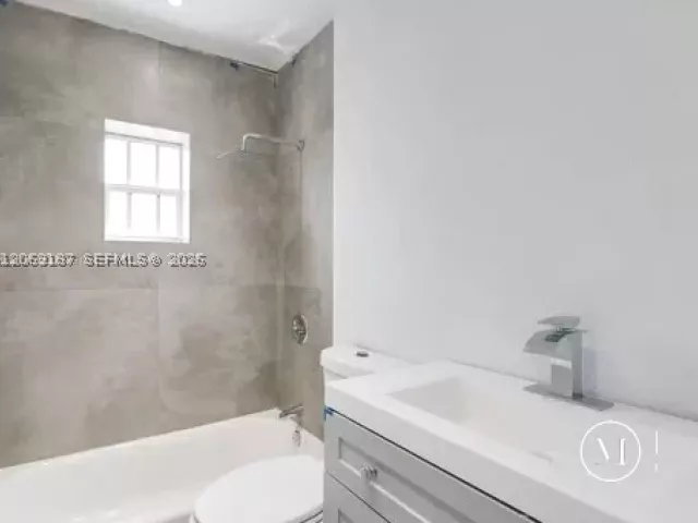 Продажа дома по адресу 460 NW 82nd Ter - фото 9262347