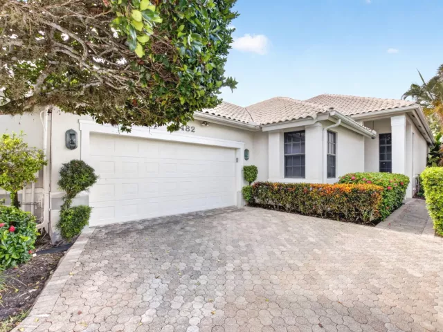 Дом в аренду по адресу 2482 NW 63rd Street - фото 9282122