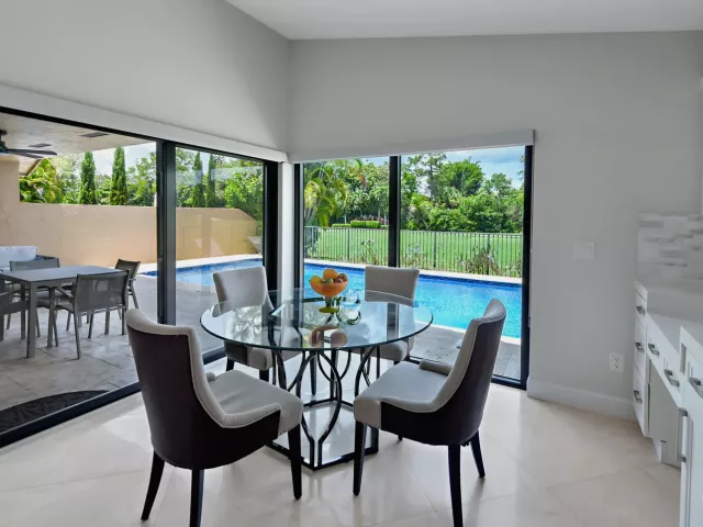 Продажа дома по адресу 11204 Cloverleaf Circle - фото 9263867