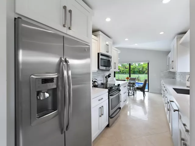 Продажа дома по адресу 11204 Cloverleaf Circle - фото 9263869