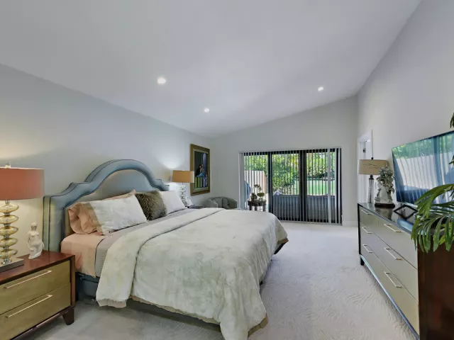 Продажа дома по адресу 11204 Cloverleaf Circle - фото 9263872