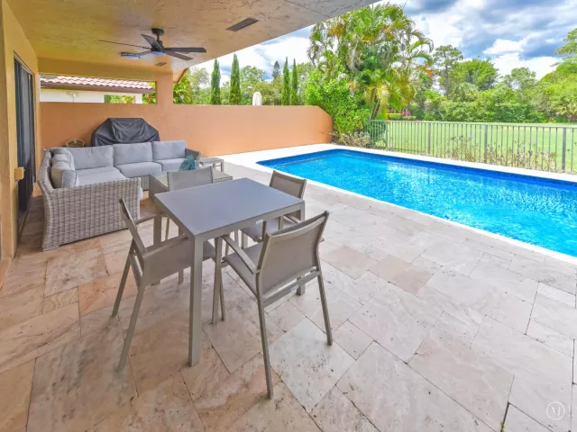 Продажа дома по адресу 11204 Cloverleaf Circle - фото 9263885