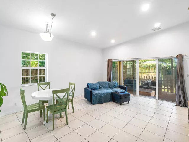 Продажа дома по адресу 2406 SUNDY Avenue - фото 9262455