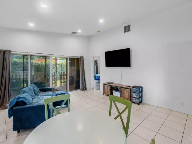 Продажа дома по адресу 2406 SUNDY Avenue - фото 9262463
