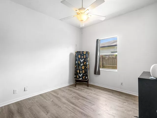Продажа дома по адресу 2406 SUNDY Avenue - фото 9262467