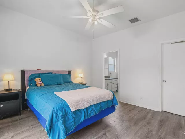 Продажа дома по адресу 2406 SUNDY Avenue - фото 9262476