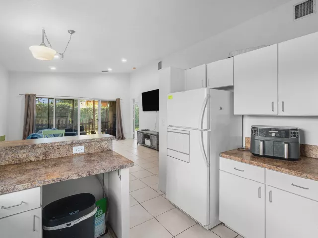Продажа дома по адресу 2406 SUNDY Avenue - фото 9262441