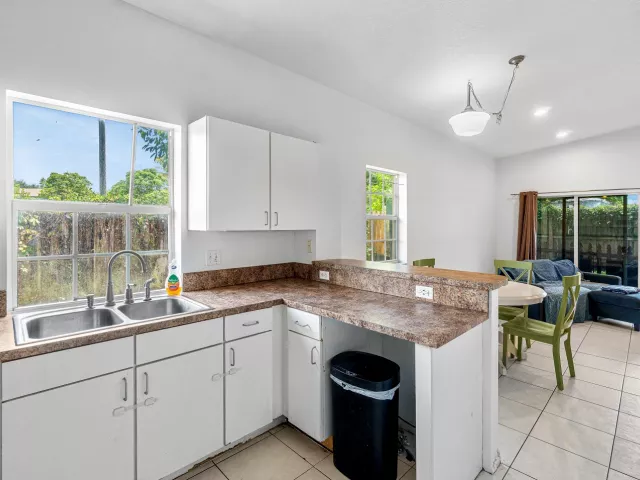 Продажа дома по адресу 2406 SUNDY Avenue - фото 9262444