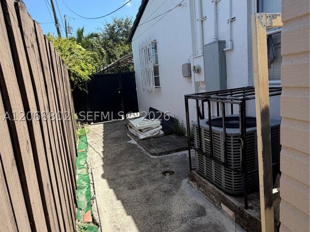 Продажа дома по адресу 3311 NW 16th Ter - фото 9264185