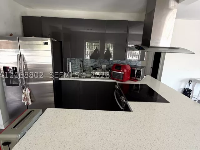 Продажа дома по адресу 3311 NW 16th Ter - фото 9264172