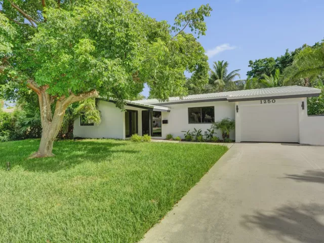 Дом в аренду по адресу 1250 SW 4TH Street - фото 9262549