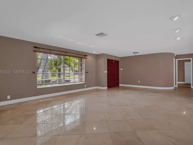 Продажа дома по адресу 8560 SW 85th Ave - фото 9282363