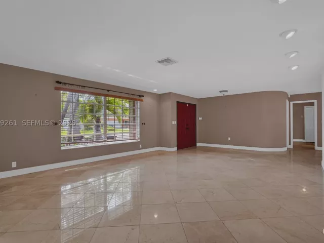 Продажа дома по адресу 8560 SW 85th Ave - фото 9282368