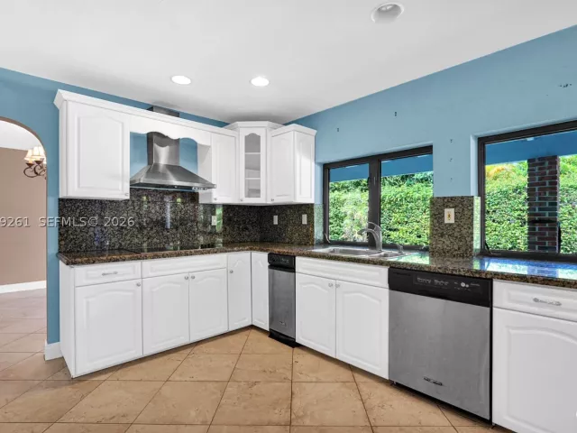 Продажа дома по адресу 8560 SW 85th Ave - фото 9282376