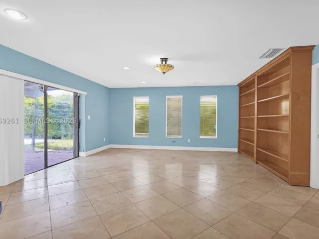 Продажа дома по адресу 8560 SW 85th Ave - фото 9282377