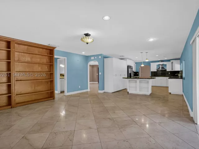 Продажа дома по адресу 8560 SW 85th Ave - фото 9282379