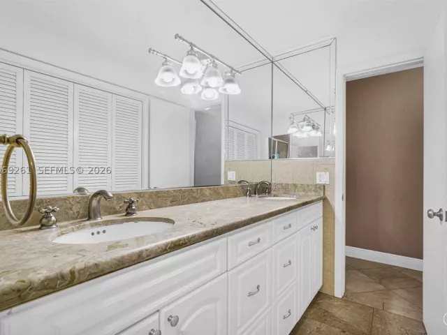 Продажа дома по адресу 8560 SW 85th Ave - фото 9282392