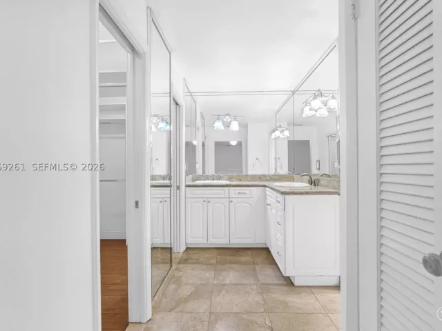 Продажа дома по адресу 8560 SW 85th Ave - фото 9282396
