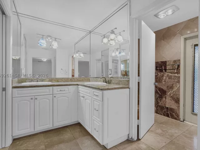 Продажа дома по адресу 8560 SW 85th Ave - фото 9282399