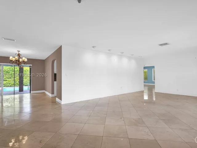 Продажа дома по адресу 8560 SW 85th Ave - фото 9282360