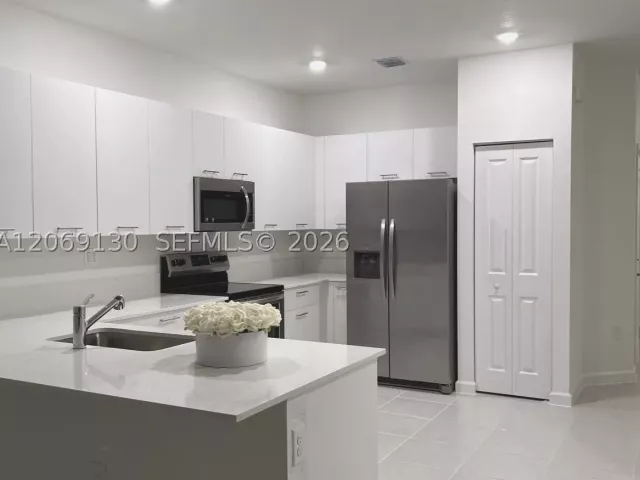 Продажа дома по адресу 12613 NW 23rd Pl - фото 9265600