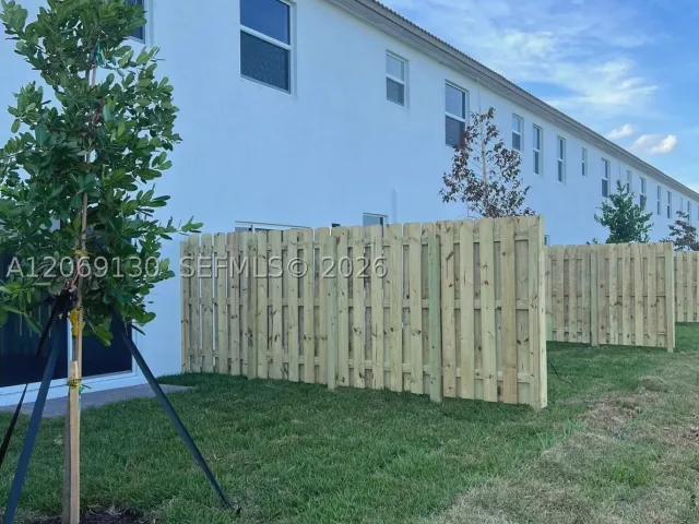 Продажа дома по адресу 12613 NW 23rd Pl - фото 9265602
