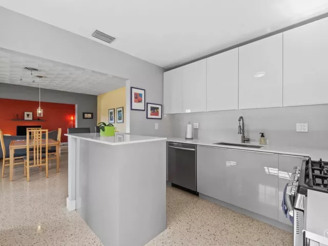 Продажа дома по адресу 1175 GRANT Street - фото 9279295