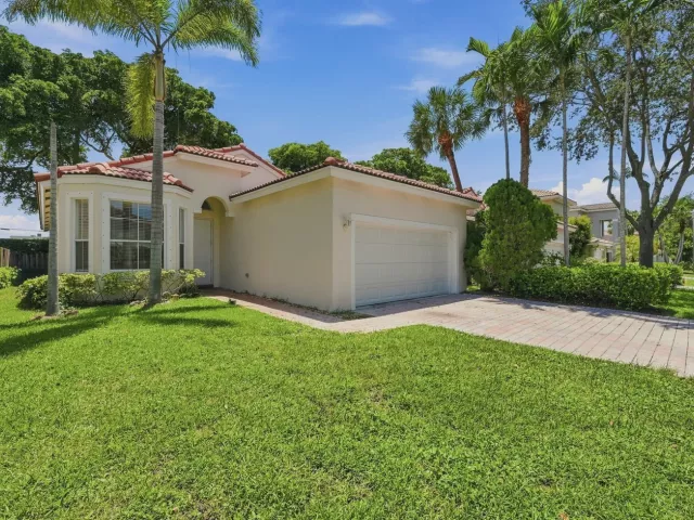 Продажа дома по адресу 7778 NW 17th Place - фото 9359717