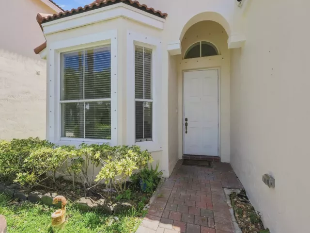 Продажа дома по адресу 7778 NW 17th Place - фото 9359720