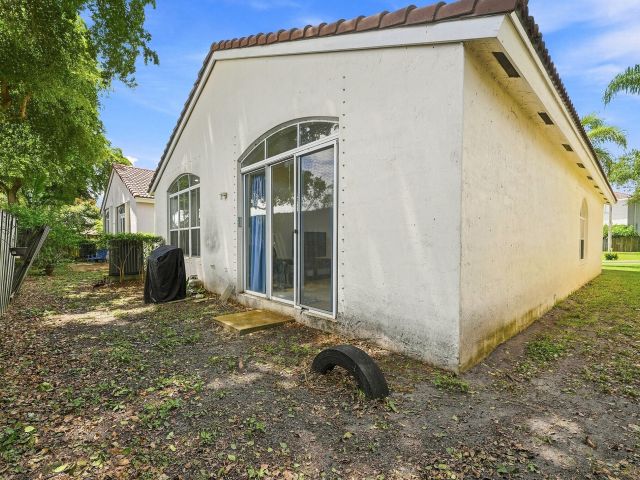 Продажа дома по адресу 7778 NW 17th Place - фото 9359747
