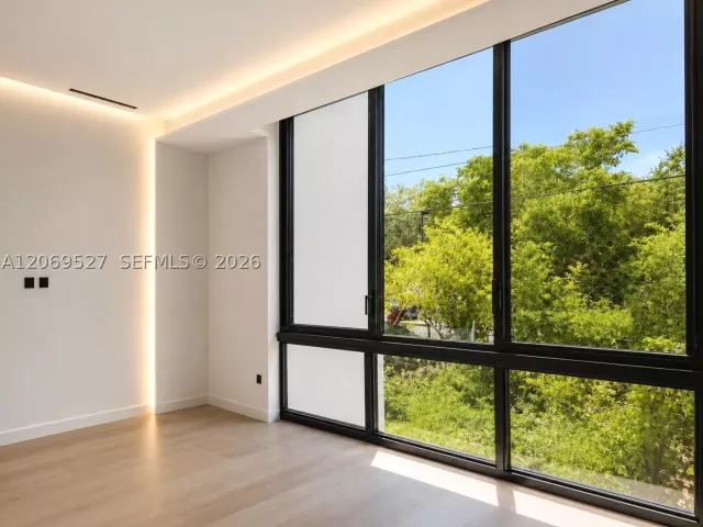 Продажа дома по адресу 2377 SE 15th St - фото 9265892