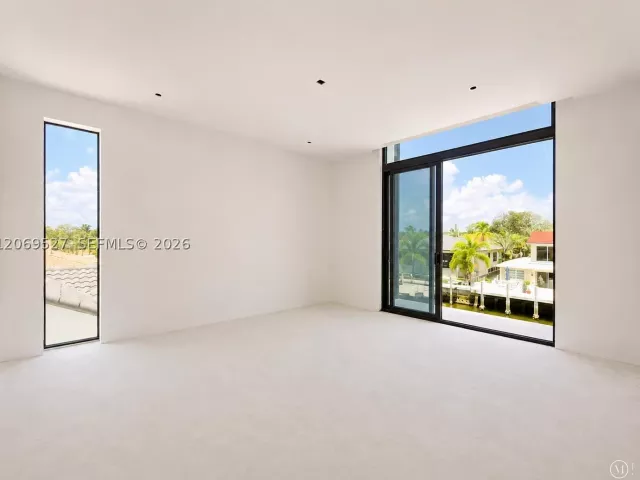 Продажа дома по адресу 2377 SE 15th St - фото 9265893
