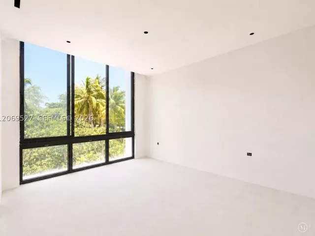 Продажа дома по адресу 2377 SE 15th St - фото 9265896
