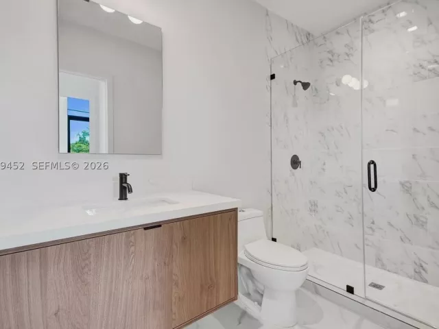 Продажа дома по адресу 525 NE 61st St - фото 9263340
