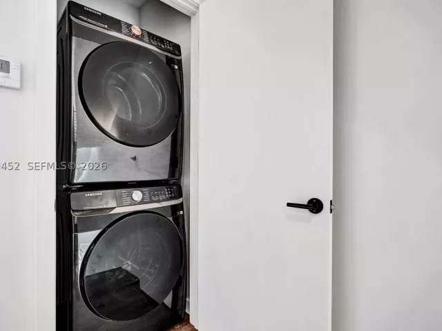 Продажа дома по адресу 525 NE 61st St - фото 9263353