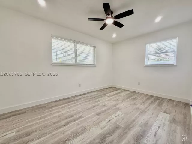 Продажа дома по адресу 8600 Taft St - фото 9271821