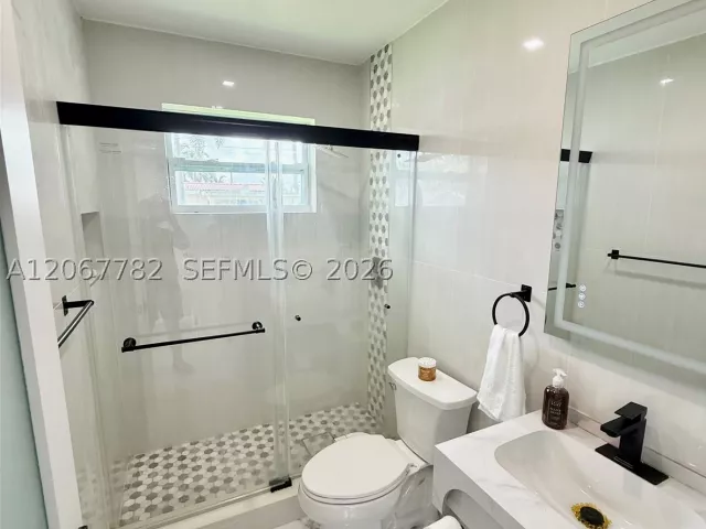 Продажа дома по адресу 8600 Taft St - фото 9271825