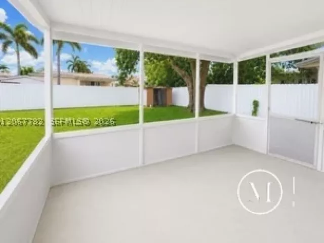 Продажа дома по адресу 8600 Taft St - фото 9271833