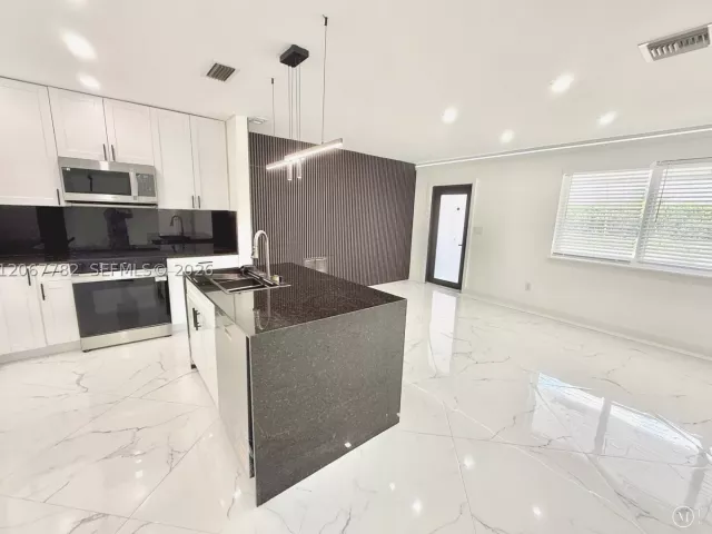 Продажа дома по адресу 8600 Taft St - фото 9271812