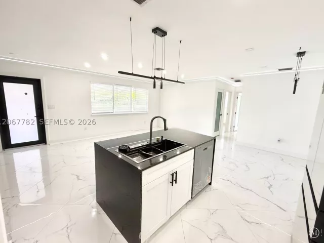 Продажа дома по адресу 8600 Taft St - фото 9271813