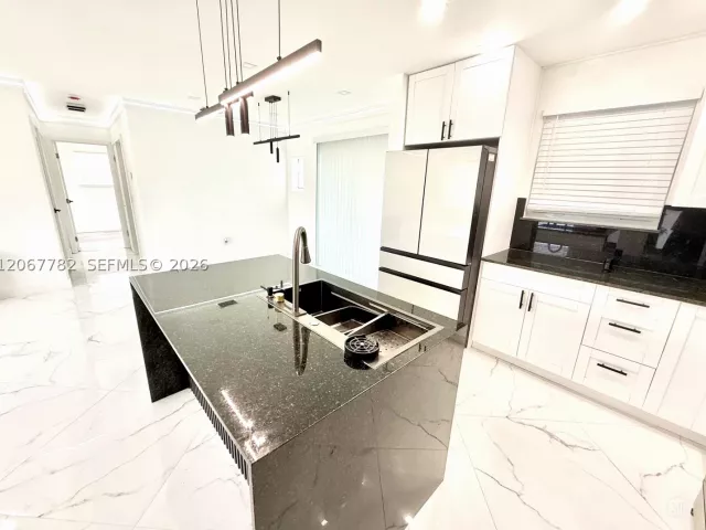 Продажа дома по адресу 8600 Taft St - фото 9271816