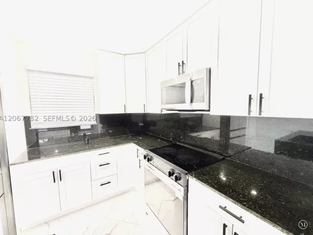 Продажа дома по адресу 8600 Taft St - фото 9271817