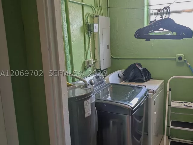 Продажа дома по адресу 560 NW 184th Ter - фото 9266799
