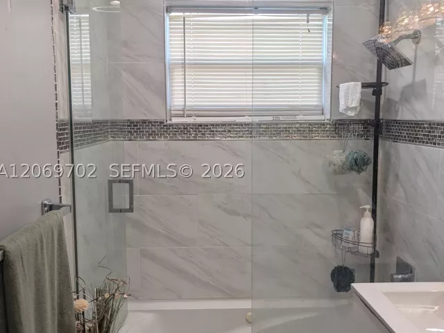 Продажа дома по адресу 560 NW 184th Ter - фото 9266806