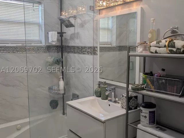 Продажа дома по адресу 560 NW 184th Ter - фото 9266807