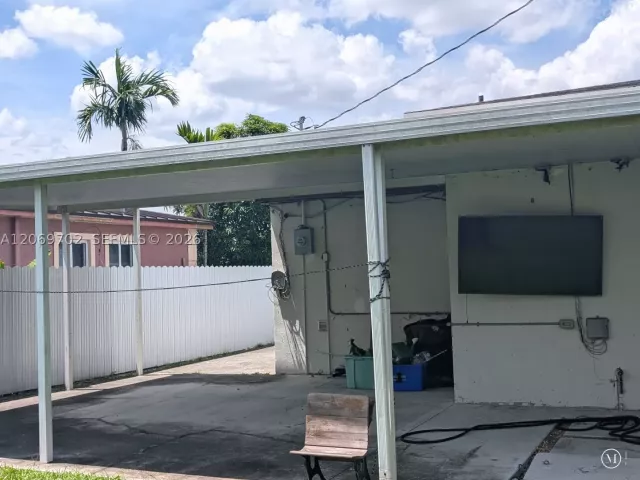 Продажа дома по адресу 560 NW 184th Ter - фото 9266819