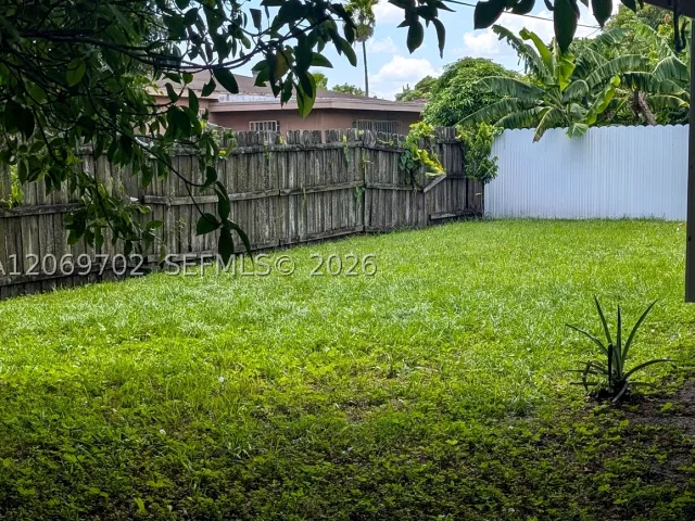 Продажа дома по адресу 560 NW 184th Ter - фото 9266822