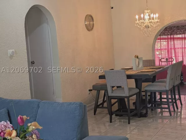Продажа дома по адресу 560 NW 184th Ter - фото 9266792